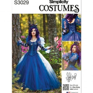 Peut inclure: Le patron Simplicity Costumes S3029 présente une robe bleue longue jusqu'au sol avec un corsage style corset, des manches bouffantes transparentes et une jupe en tulle volumineuse. Inclut une coiffe, un laçage au dos et un QR code vidéo.