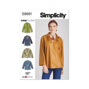 Op de afbeelding: Simplicity naaipatroon S9681 voor een eenvoudig te naaien top. De patroonhoes toont vier variaties van de top in verschillende kleuren en patronen, waaronder groen, blauw bloemmotief, beige bloemmotief en blauw, naast een mosterdgele top.