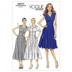 Puede incluir: Patrón de costura Vogue Patterns V8577 para un vestido sin mangas con botones y bolsillos. El patrón incluye tres variaciones: un vestido gris, un vestido blanco con estampado floral y un vestido azul.