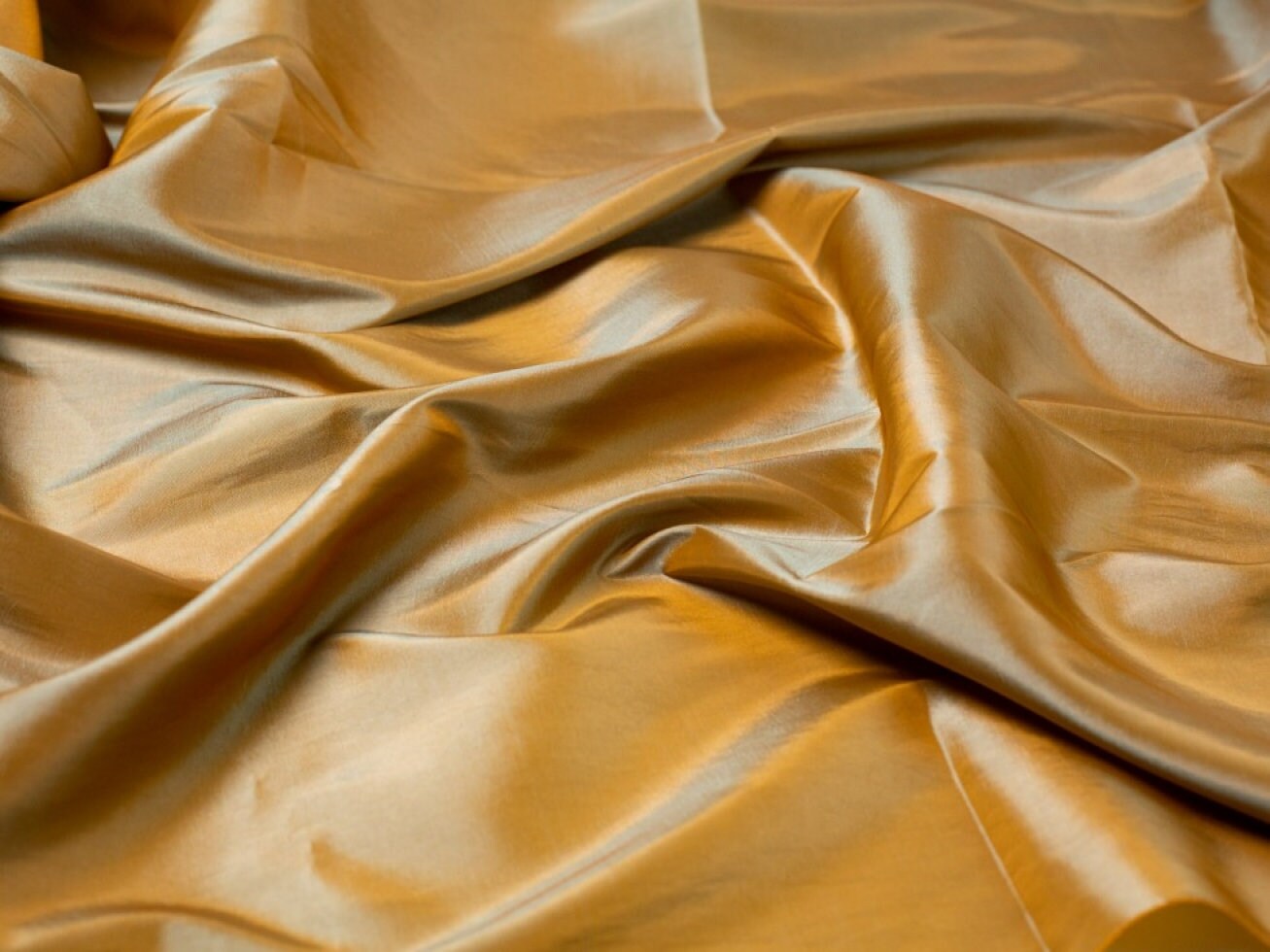 Minerva Core Range Two Tone Shot Taffeta Fabric Chalky Lilac Plain ...