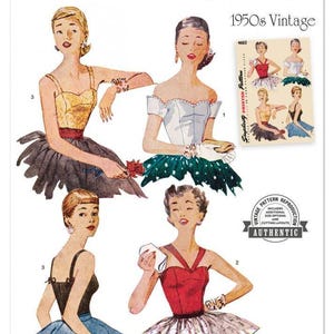 Könnte beinhalten: Eine Simplicity S3220 1950s Vintage Schnittmusterhülle mit Illustrationen von vier verschiedenen Kleidungsstilen. Das Cover zeigt verschiedene Kombinationen aus Oberteilen und Röcken, darunter trägerlose, herzförmige und Neckholder-Ausschnitte.