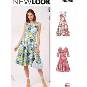 以下が含まれることがあります： New Lookの型紙N6748。青、黄、白の花柄と円形模様のノースリーブドレス。型紙の封筒には、ノースリーブの花柄ドレスと、袖付きの赤い柄物ドレスの2種類のバリエーションが掲載されています。