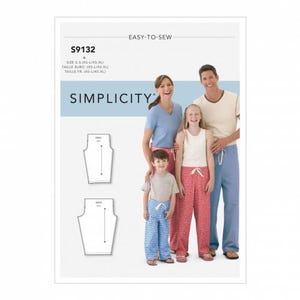 Puede incluir: Patrón de costura Simplicity número S9132 para pantalones. El patrón incluye las tallas XS-L/XS-XL. La imagen muestra a una familia usando los pantalones en diferentes colores y patrones.