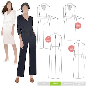 以下が含まれることがあります： Vネックのジャンプスーツとドレスの縫製パターンイラスト。七分袖とウエストタイが特徴です。前面と背面の図、袖なしのオプション、スカートまたはパンツのボトムスが含まれており、中級レベルの難易度を示しています。