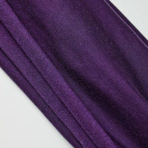 MILK Frogのテンセルリヨセルループバックフレンチテリーストレッチニット生地をご紹介します。無地のドレスメイキング生地で、幅は160cm/63インチです。1メートル単位での販売となります。 画像 2
