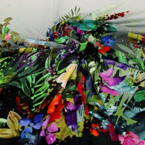 Tissu Viscose Challis Botanic Bliss exclusif à Minerva - Bordures multicolores, motifs de fleurs et de paysages - Largeur 150 cm / 60" - le mètre