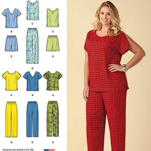 Pode incluir: Envelope de molde de costura Simplicity 1446 com 6 made easy. A imagem mostra várias combinações de tops e calças em padrões amarelos, azuis e verdes, juntamente com um conjunto de top e calça com padrão vermelho e preto usado por um modelo.