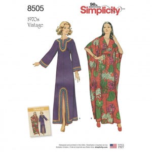 Pode incluir: Molde de costura Simplicity 8505 para vestidos vintage dos anos 70. Uma ilustração mostra um vestido roxo de manga comprida com uma fenda frontal e acabamentos decorativos. A outra mostra um vestido caftan vermelho largo com padrão floral.