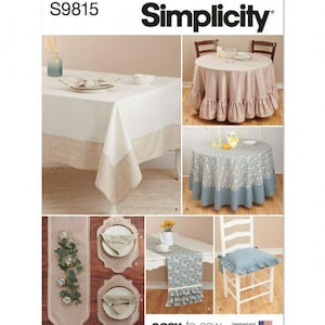 Puede incluir: Sobre de patrón de costura Simplicity S9815 que incluye instrucciones para varios artículos de decoración del hogar, como un mantel rectangular con borde, un mantel redondo con volantes, un mantel redondo floral, caminos de mesa, manteles individuales y un cojín para silla.