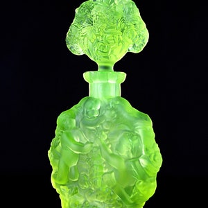 Uranium Angels, vaseline en verre signée flacon de parfum DESNA