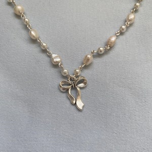 Sweetwater pearly bow necklace