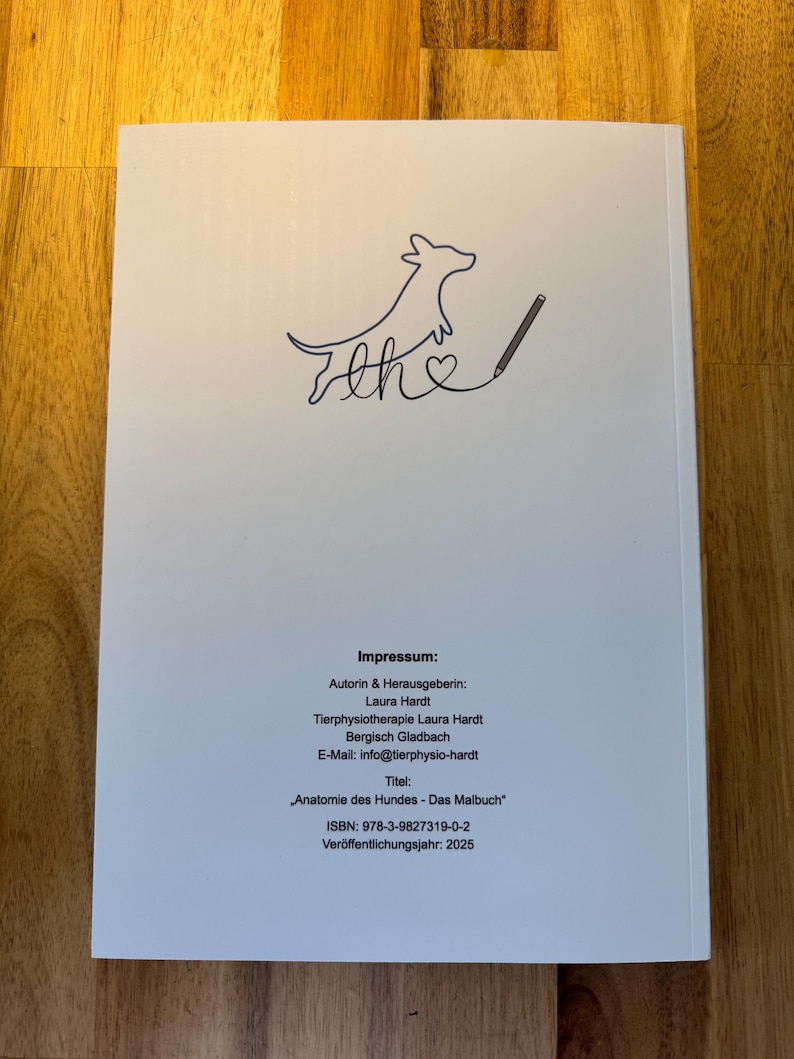 May include: The back cover of a book titled "Anatomie des Hundes - Das Malbuch" by Laura Hardt. The book is about dog anatomy and is intended for coloring. The ISBN is 978-3-9827319-0-2 and the publication year is 2025.