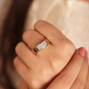 Zarter 14K Gold Diamant Ring: Minimalistischer Stapelring