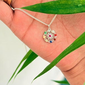 925 Sterling Silber Navratan Anhänger: Vedische Edelstein Halskette