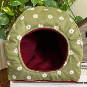 Guinea Pig Hidey,Guinea Pig Nest, Fleece Hidey, guinea pig Bed, Hidey House for Guinea Pigs, Cozy Cave Green/White Flowers