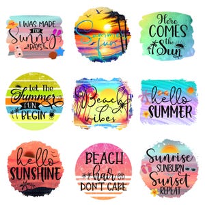 以下が含まれることがあります： テキストとグラフィックを使用した、9つのカラフルな夏のテーマのデザイン。「I was made for sunny days」、「Summer fun」、「Here comes the sun」、「Let the summer fun begin」、「Beach vibes」、「Hello summer」、「Hello sunshine」、「Beach hair don't care」、「Sunrise sunburn sunset repeat」などのフレーズが含まれています。