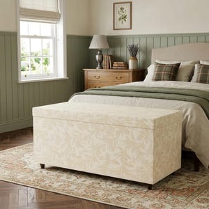 Elegant Leaf Ottoman Bench – Cream Beige Storage Chest with Lid – Classic Upholstered Entryway Seating Furniture, P-13