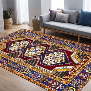 Puede incluir: Una alfombra colorida con un patrón geométrico en tonos rojos, azules, amarillos y blancos. La alfombra tiene un diseño tradicional con detalles intrincados.