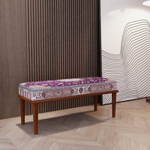 This nomadic-style floral ottoman bench is perfect for vanity tables, hallways, foyers, or as a telephone bench. Handmade with care, it combines style, comfort, and functionality. Ideal for adding a cozy, boho-inspired touch to any living space.