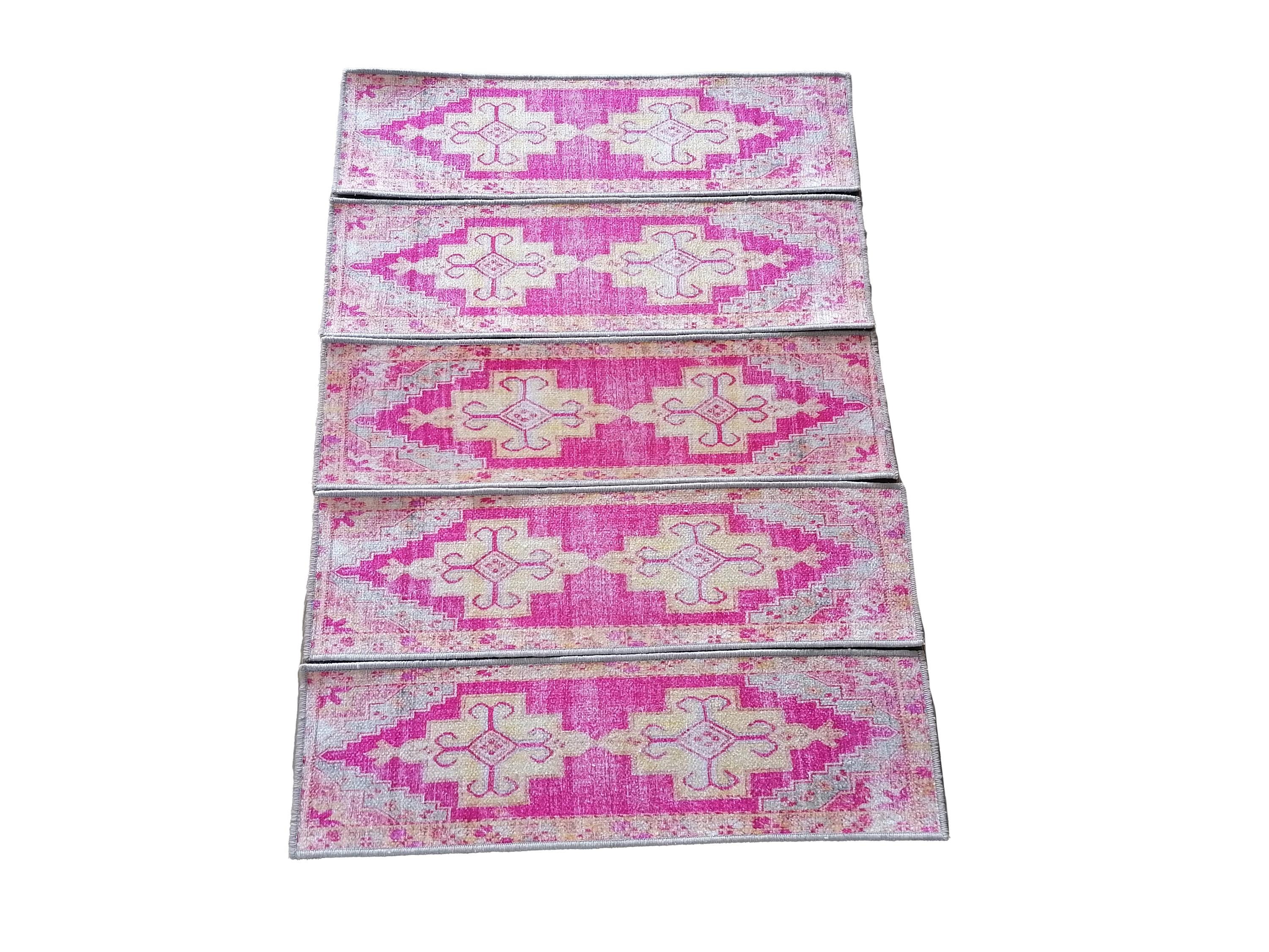 トルコのカーペット　120x180cm　ピンク ピンクのトルコ絨毯、階段敷き、踏み板、階段保護材、高品質絨毯