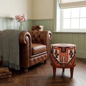 Poggiapiedi arancione, pouf marocchino, panca dal design unico, poggiapiedi resistente, piccolo sgabello in legno, pouf per inaugurazione casa, sgabello affascinante, 280-01
