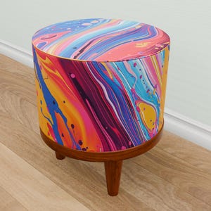 Mehrfarbiger Hocker, Foyer-Fußhocker, Bank in Sondergröße, Hocker aus dunklem Holz, Gepolsterte Fußstütze, Hochwertige Möbel, Eklektischer runder Stuhl, M-139