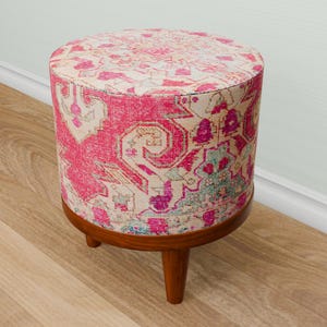 Puf de mediados de siglo, Banco de tacto suave, Soporte de banco, Puf redondo de madera, Reposapiés hecho a mano, Mesa de banco otomana, Taburete puf redondo, 297-02