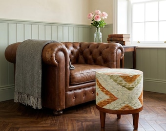Oranger Ikat-Medaillon-Pouf | Akzent-Sitzbank für den Eingangsbereich | Fußhocker im Südwest-Stil