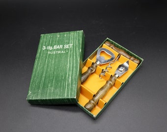 Vintage Bar-Set in Originalverpackung/Box. Das Set „RUSTIKAL“, 3-teiliges Bar-Set in Box mit Korkenzieher, Flaschenöffner und Kapselheber aus den 1960er-1980er Jahren