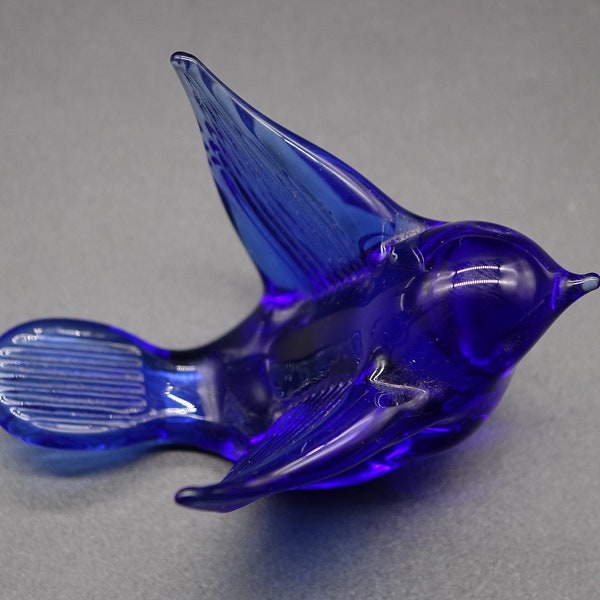 Vintage FM Konstglas Ronneby Sweden Artglass Blue Bird Figurine. Handmaid glass from Sweden. 1970s