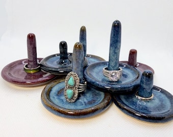 Handgefertigter Keramikringhalter • Keramikschmuckhalter • Ringschale aus glasiertem Steingut • Einzigartiges Geschenk für Sie • Handwerkliche Schmuckhalter