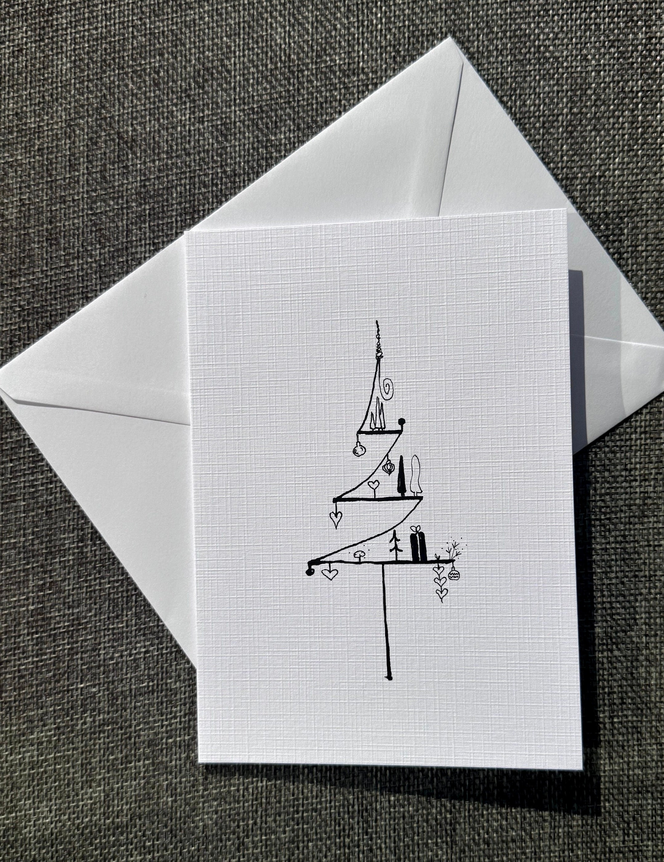 Carte De Noël Simple Et Colorée - Église Minimaliste, Paysage Urbain - Format 17,5x12,5 Cm - Carte Blanche Avec Enveloppe De Luxe