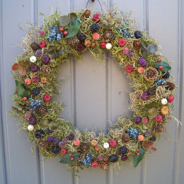 Luxury Winter Berry Wreath for Door or Wall with Larch Cones and Acorn Caps, Winter Wreath, Festive Wreath, Home Decor, Rustic Style