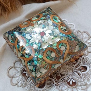 Luxury Mother of Pearl Jewelry Box / Handmade wooden box inlaid with MOP / Marquetry - Ornaments Storage ring Box padded in Velvet.