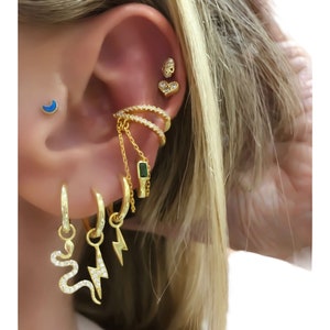 Skull Piercing,Dainty Helix Tragus Dangle Bezel Piercing , Stud piercing,Cartilage Earring,Screw Back Earring