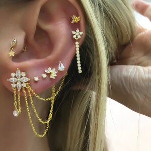 Dainty Helix Tragus fiore Lunetta Piercing , Stud piercing, orecchino cartilagine, piercing d'argento, gioielli piercing, delicato orecchino a vite
