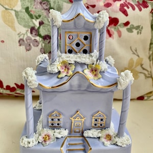 Zeldzame 19e-eeuwse Staffordshire-pastillebrander - Unieke pagode met lila glazuur - Antiek chinoiseriehuisje - Victoriaans lavendelaardewerk