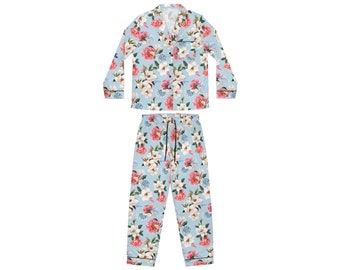 Pyjama en satin pour femmes Grandma Chic | Orné | Art du paysage | Cadeaux de mariage | Accueil classique | Pyjama bleu fleuri | magnolia | cadeau pour maman