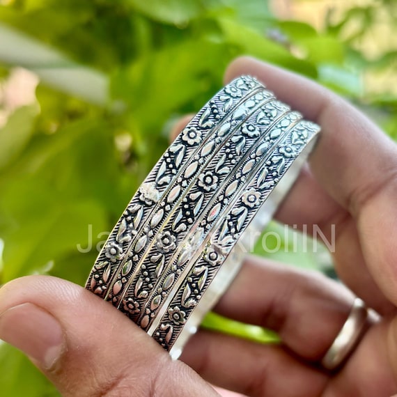 TseenYi Bracciale in argento Boho a strati con nappe e ciondolo a forma di catena da polso aperta impilata, gioielli per donne e ragazze, regalo di Natale, 4 pezzi