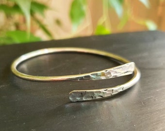 Gehamerde zilveren armband / armband / boho / etnisch / rustiek / boho / hippie / zigeuner / sieraden /
