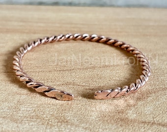 Brazalete de cobre macizo: Pulsera hecha a mano con alambre retorcido.