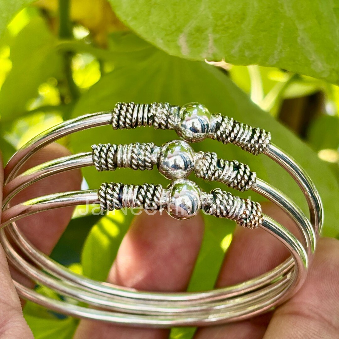 Mid Size SS Ball Bangle