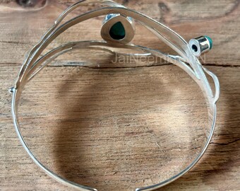 ハンマー仕上げのターコイズバングル：調節可能なスターリングシルバー 