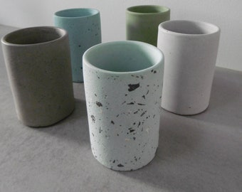 small concrete vase / pencil pot