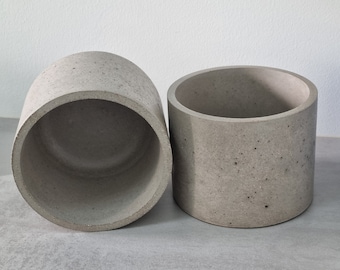 large round pot / plant pot in medium gray concrete
