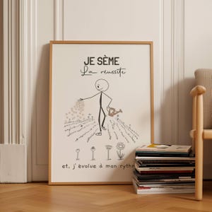 Un bonhomme bâton minimaliste et esthétique sème des graines dans un jardin. Il disperse soigneusement des graines. Des fleurs épanouies et d’autres en train d’éclore illustrent le titre ‘Je sème la réussite’.