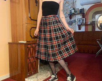 1980s vintage Pleated button up paid midi skirt!