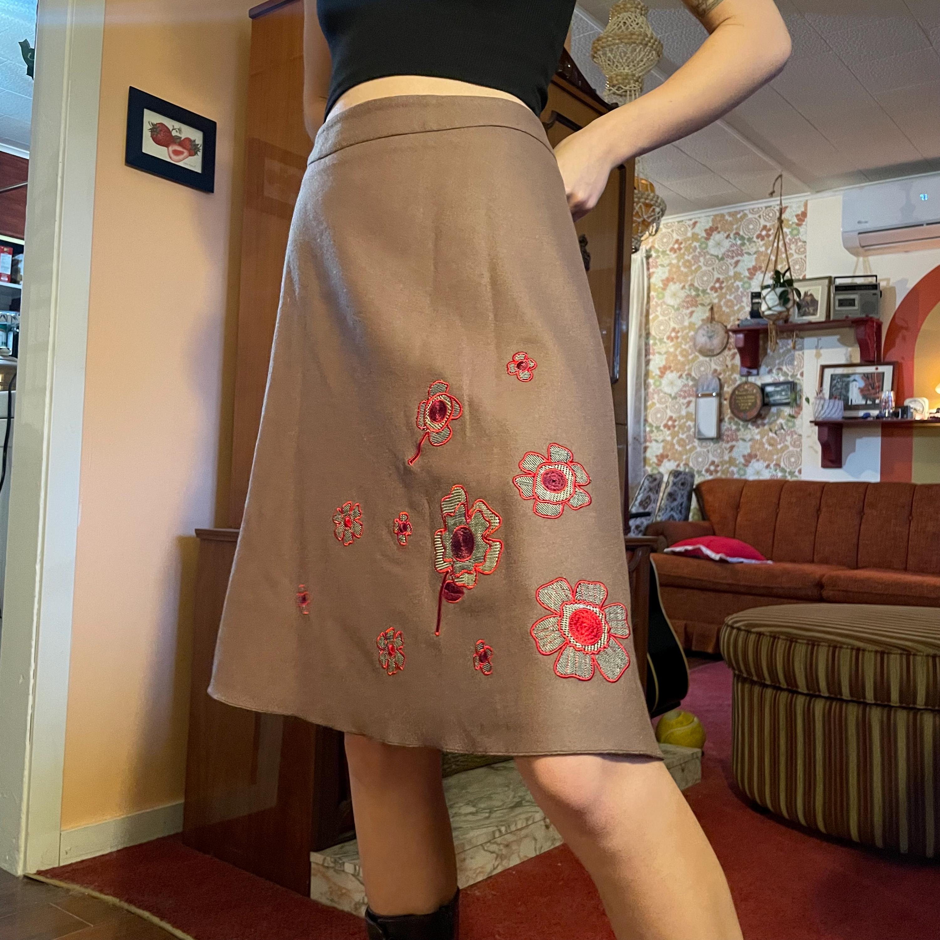 1990s does 1960s Wool blend floral embrodiered skirt with side zip!