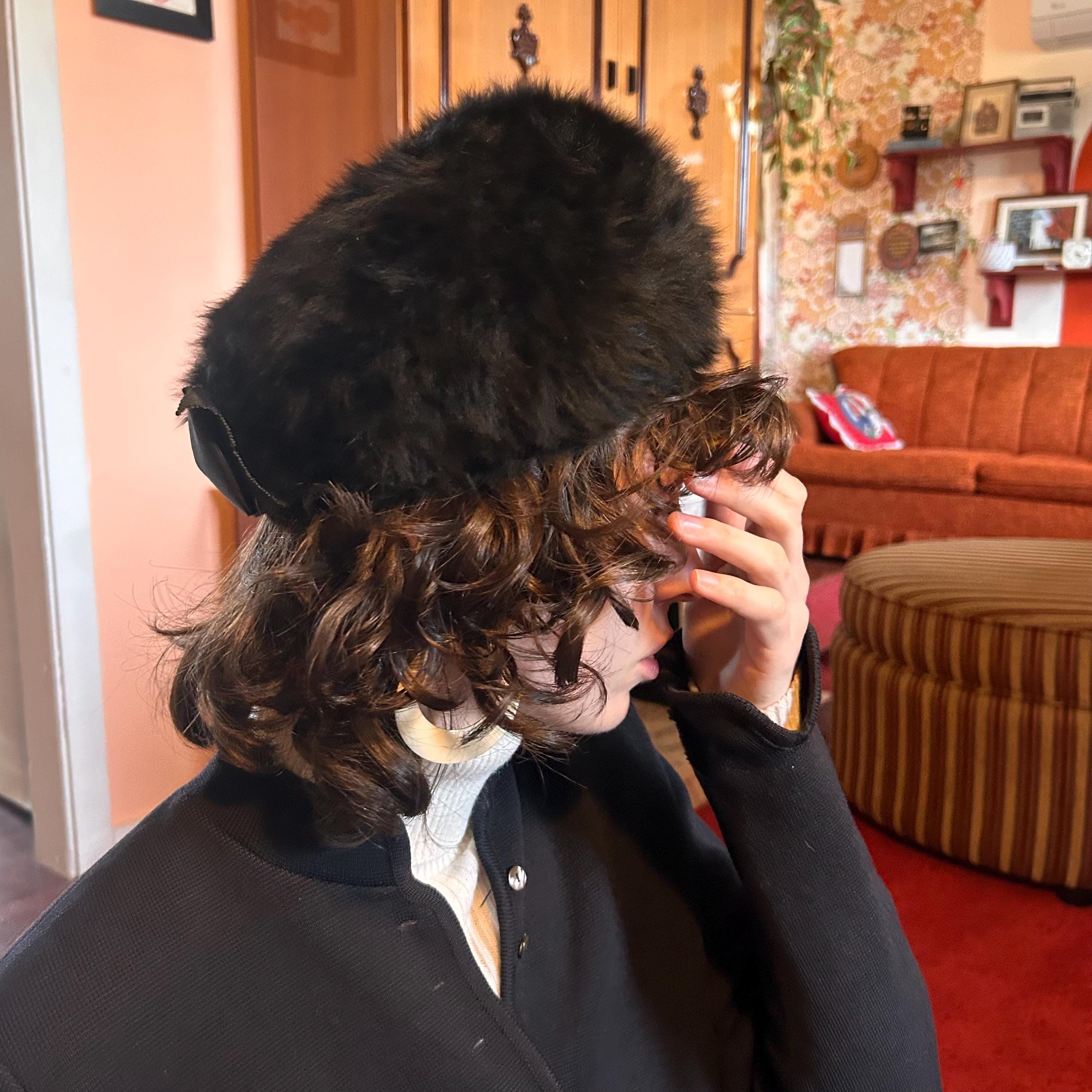 1960s Made in Italy Jackie Kennedy Black Faux Fur Pillbox  display picture 2