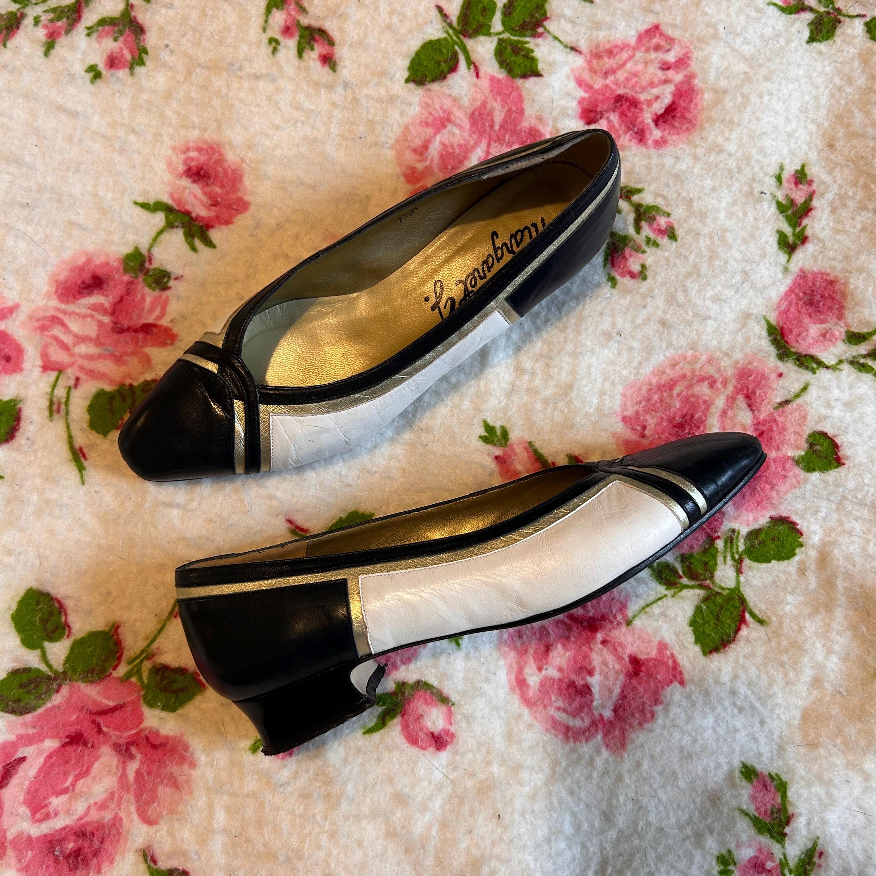 メル様LITTLE ONE VINTAGE POINTED FLAT Vintage Pointed Kitten Heel - Etsy